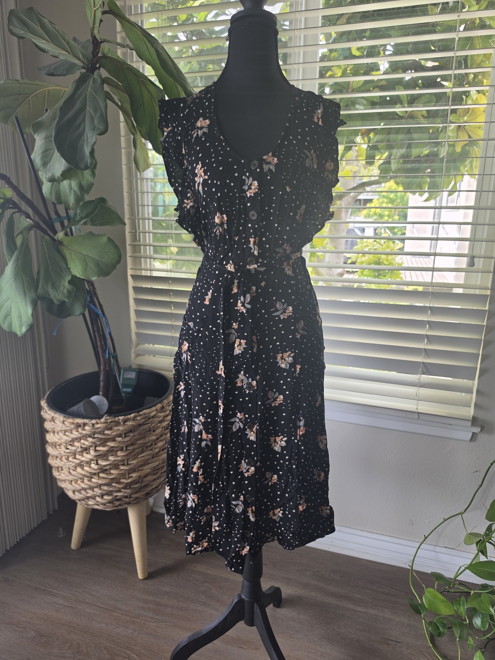 Xhilaration Black Floral Ruffle Sleeve Midi Dress